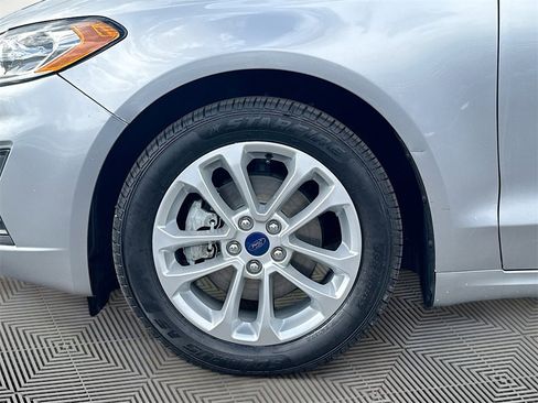 Used 2020 Ford Fusion SE image 30
