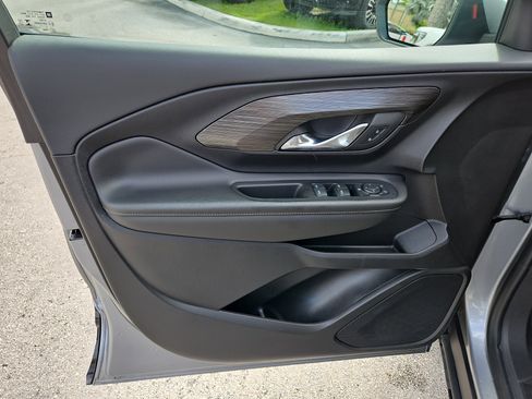 Used 2024 GMC Terrain SLE image 19