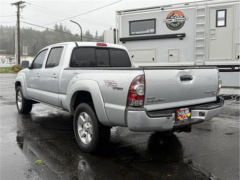Used 2011 Toyota Tacoma PreRunner w/ TRD Sport Pkg image 10