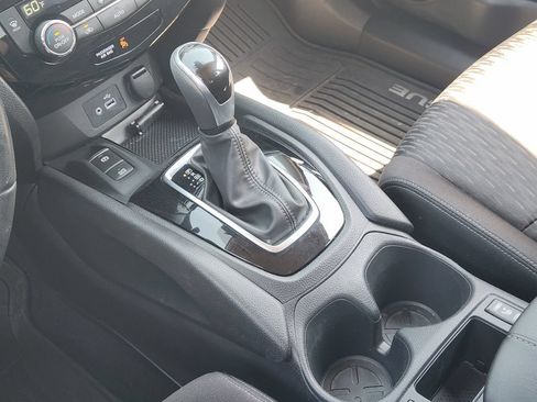 Used 2020 Nissan Rogue SV w/ Premium Package FWD image 15