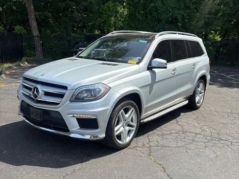 Used 2016 Mercedes-Benz GL 550 4MATIC image 1