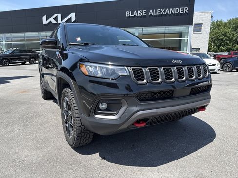 Used 2024 Jeep Compass Trailhawk AWD/4WD image 1