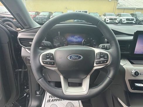Used 2023 Ford Explorer XLT w/ Equipment Group 202A AWD/4WD image 18