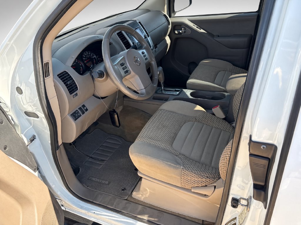 Used 2017 Nissan Frontier SV RWD image 5