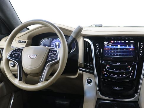 Used 2018 Cadillac Escalade ESV Platinum AWD/4WD image 30
