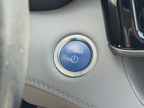 Used 2020 Toyota Highlander XLE AWD/4WD image 28