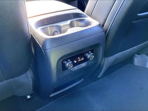 Used 2025 Chevrolet Traverse LT FWD image 10