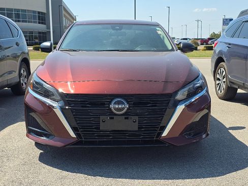 Used 2024 Nissan Altima 2.5 SV FWD image 7