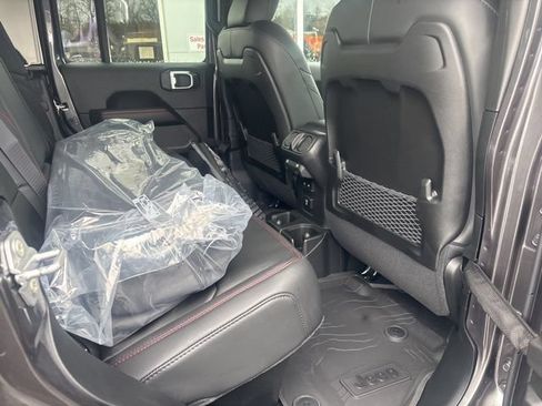 New 2026 Jeep Gladiator Rubicon w/ Technology Group AWD/4WD image 12
