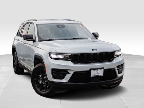 Used 2024 Jeep Grand Cherokee Altitude AWD/4WD image 2