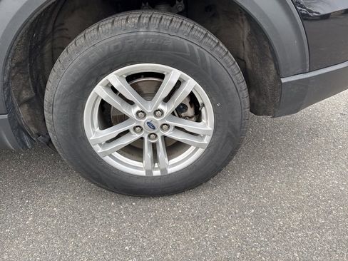 Used 2022 Ford Explorer XLT image 9