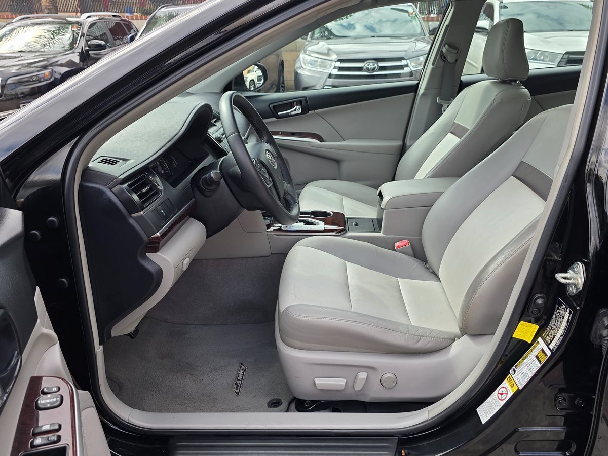 Used 2012 Toyota Camry XLE w/ Leather Pkg FWD image 24