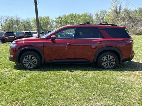 Certified 2022 Nissan Pathfinder SV image 3