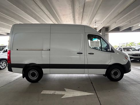 Used 2025 Mercedes-Benz Sprinter 2500 image 4