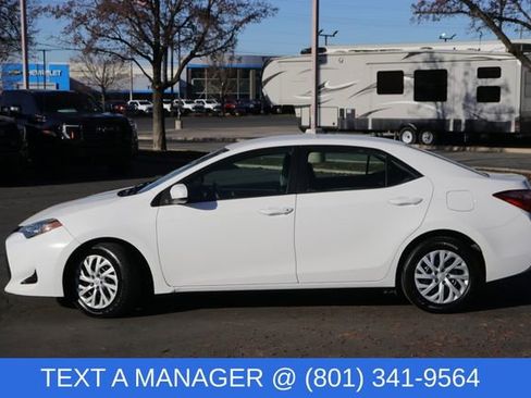 Used 2018 Toyota Corolla LE image 3