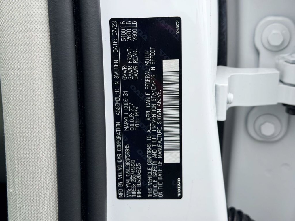 Used 2024 Volvo XC60 B5 Plus w/ Protection Package Premier AWD/4WD image 28