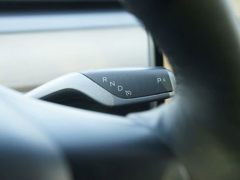 Used 2022 Tesla Model Y Long Range AWD/4WD image 25