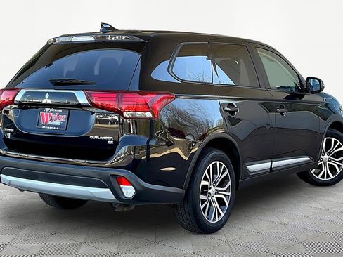 Used 2017 Mitsubishi Outlander SE AWD/4WD image 6