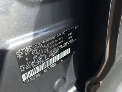 Used 2015 Toyota RAV4 LE FWD image 23