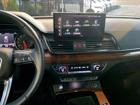 Used 2023 Audi Q5 2.0T Premium w/ Convenience Package image 6