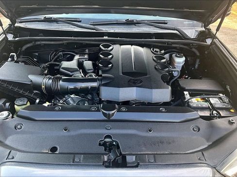 Used 2018 Toyota 4Runner SR5 Premium image 13