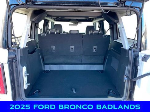 New 2025 Ford Bronco Badlands image 5