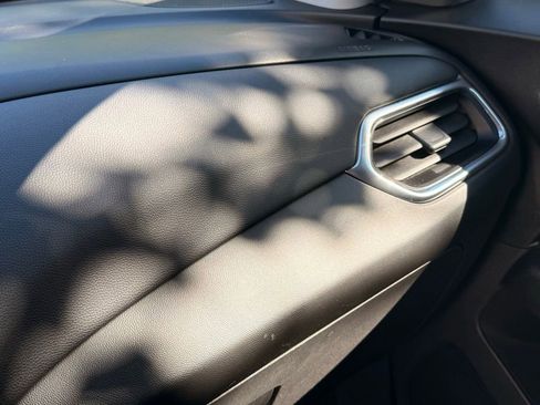 Used 2020 Chevrolet Equinox LT image 23