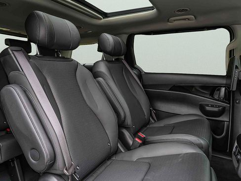 Certified 2025 Kia Carnival SX Prestige FWD image 27
