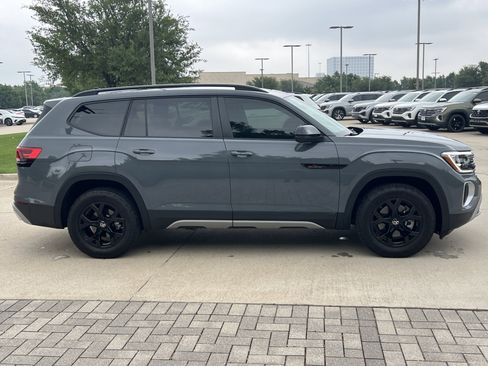 Certified 2024 Volkswagen Atlas Peak Edition SE AWD/4WD image 12