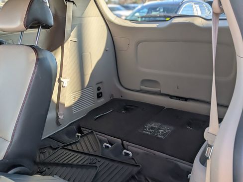 Used 2020 Kia Sedona SX image 36