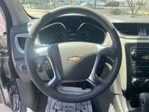 Used 2017 Chevrolet Traverse LT FWD image 11