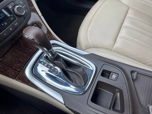 Used 2013 Buick Regal Premium FWD image 18