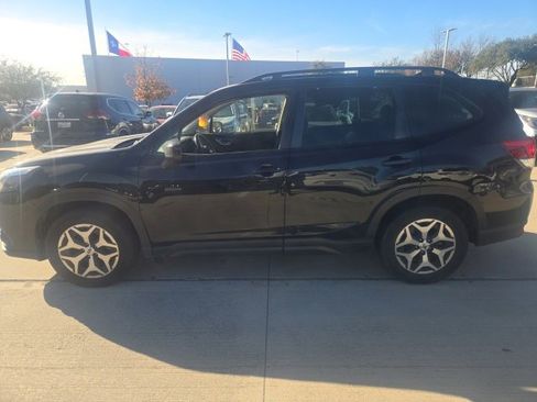 Used 2023 Subaru Forester Premium image 5