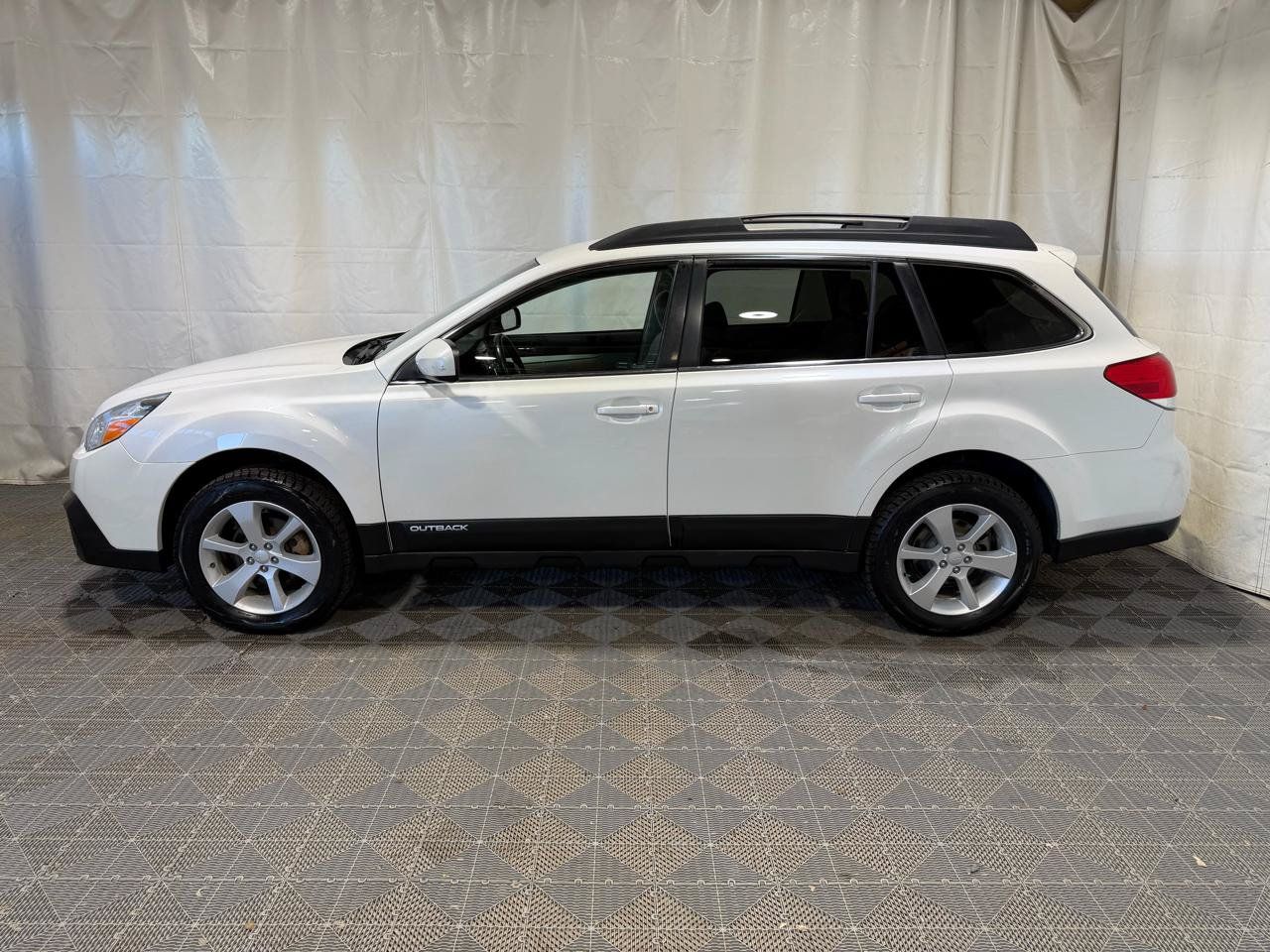 Used 2013 Subaru Outback 2.5i Premium w/ All-Weather Pkg AWD/4WD image 5