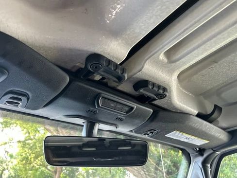 Used 2021 Jeep Gladiator Overland AWD/4WD image 12