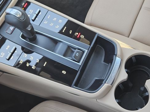 Certified 2026 Porsche Macan image 20