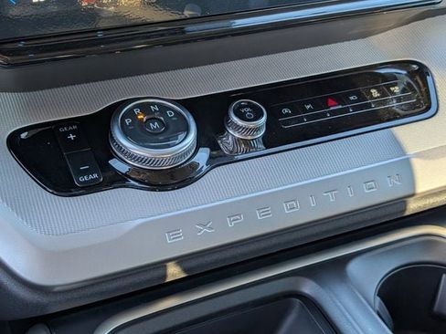 New 2025 Ford Expedition Active image 37