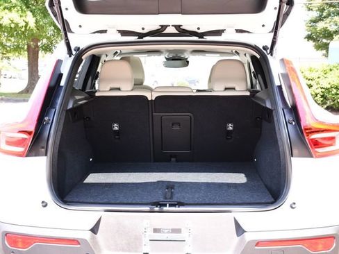 Used 2023 Volvo XC40 B5 Plus w/ Driver Assist Package AWD/4WD image 28