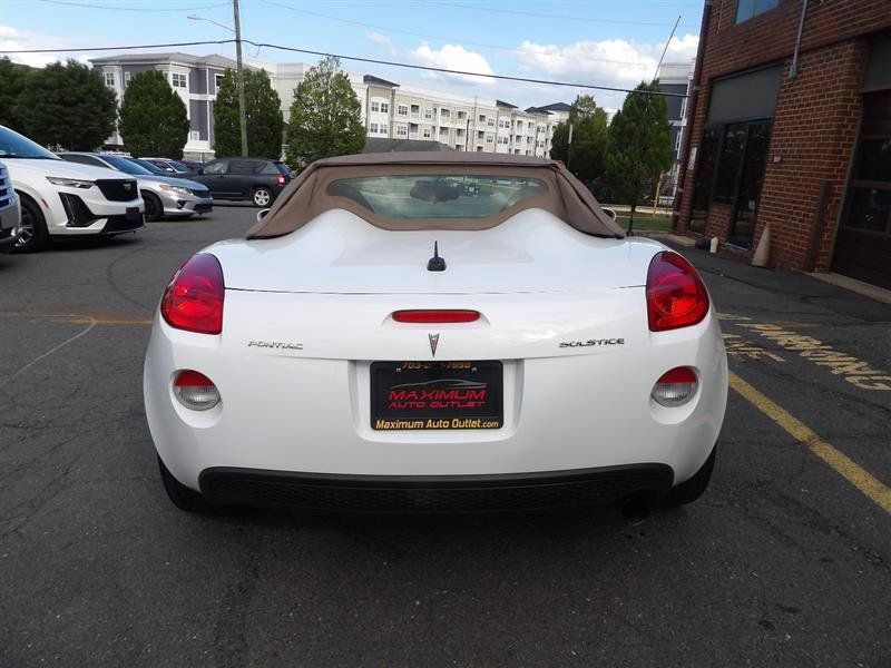 Used 2009 Pontiac Solstice Convertible RWD image 4