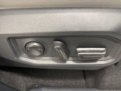 Used 2025 Toyota Tundra Limited image 24