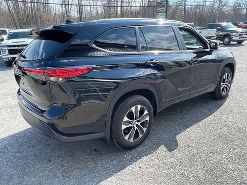 Used 2023 Toyota Highlander XLE AWD/4WD image 7