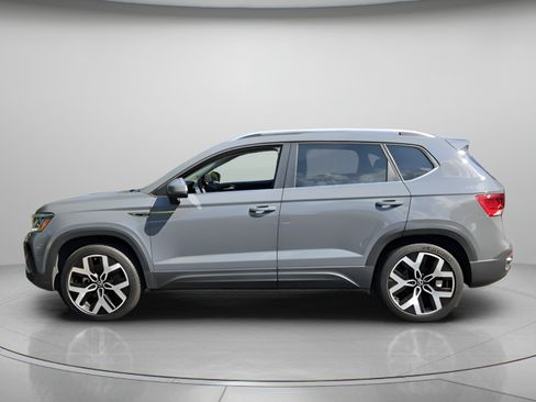 Certified 2022 Volkswagen Taos SEL AWD/4WD image 2