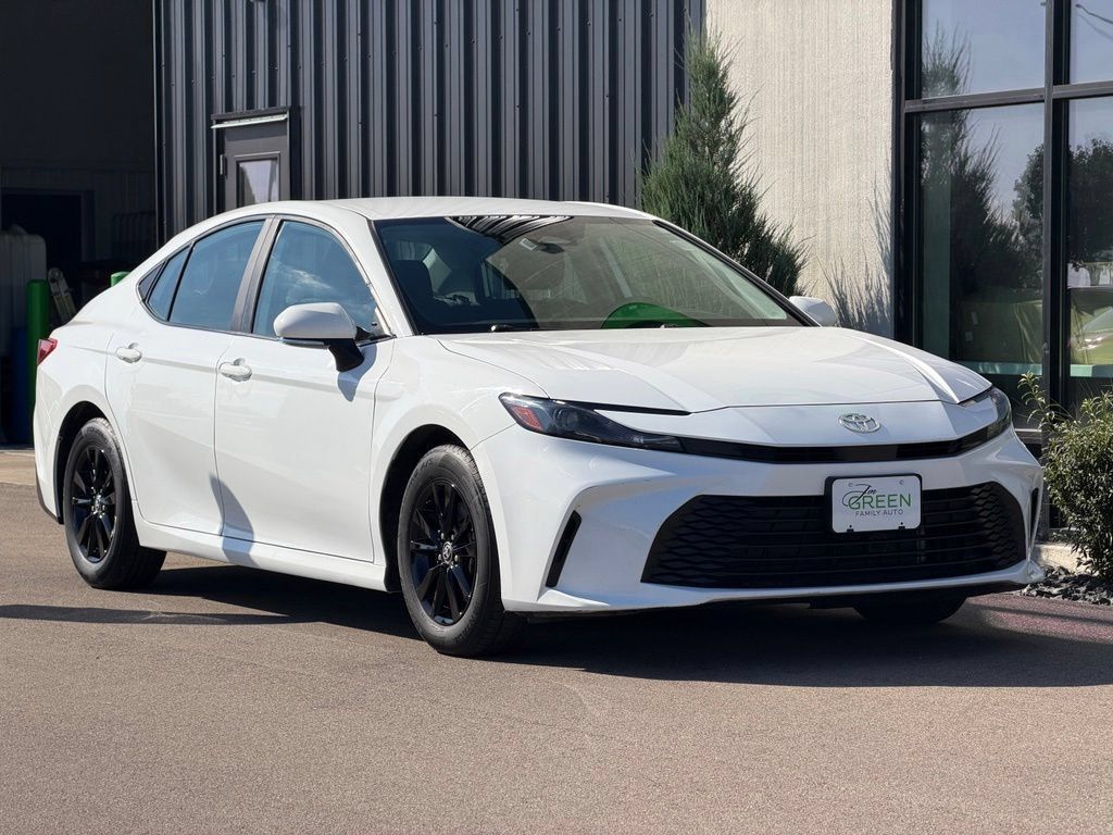 Used 2025 Toyota Camry LE FWD image 4