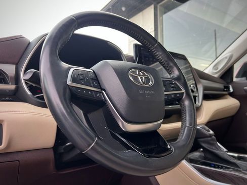 Used 2020 Toyota Highlander Limited image 37