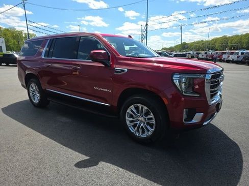 Used 2023 GMC Yukon XL SLT AWD/4WD image 4
