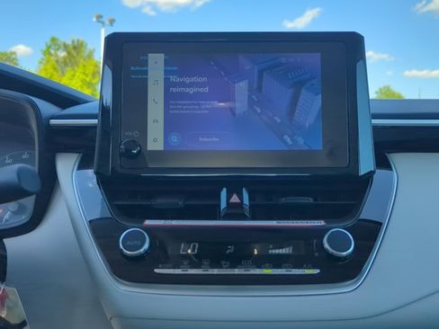 Certified 2025 Toyota Corolla LE image 15