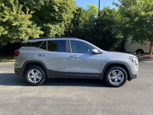 Used 2023 GMC Terrain SLE w/ Driver Convenience Package AWD/4WD image 10