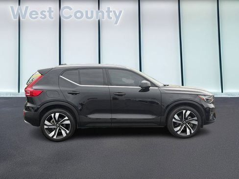Certified 2025 Volvo XC90 B6 Plus AWD/4WD image 2