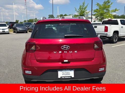Certified 2025 Hyundai Venue Limited FWD image 4
