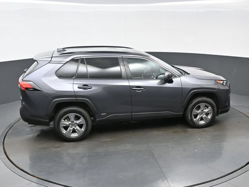 Used 2022 Toyota RAV4 LE AWD/4WD image 39